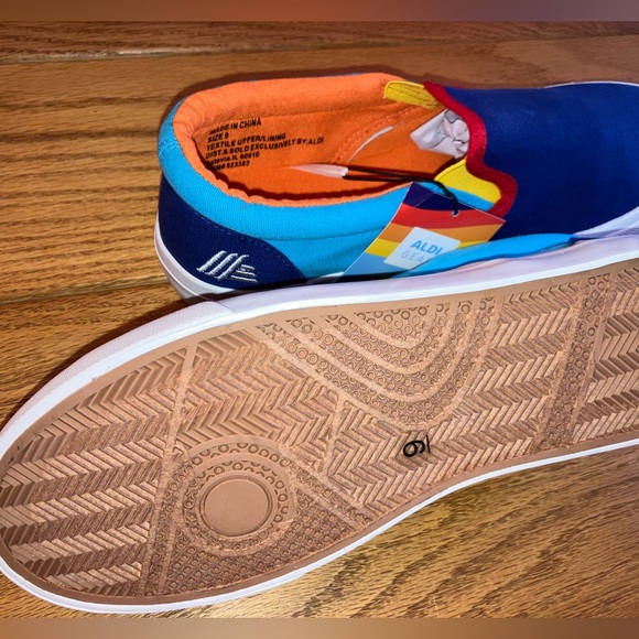 Canvas Slip-Ons ALDI Gear - Picture 15 of 16